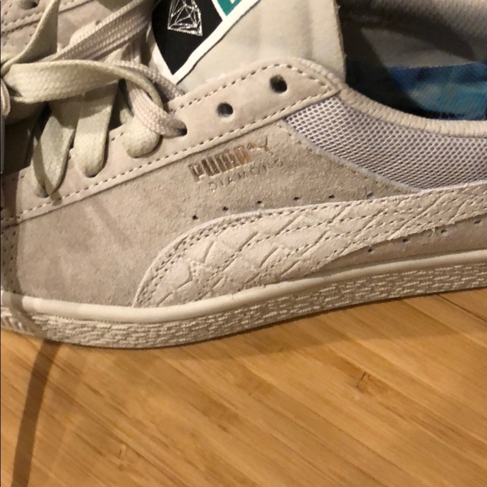 Barely worn puma sneakers